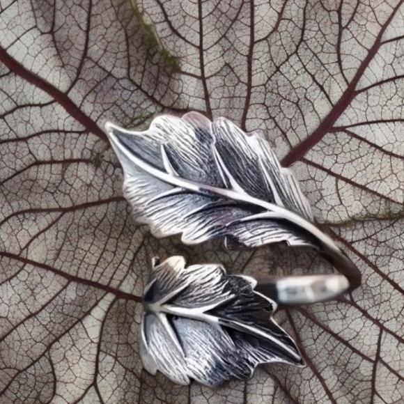 MODCLOTH ADJUSTABLE LEAF WRAP RING 1 - Picture 4 of 4